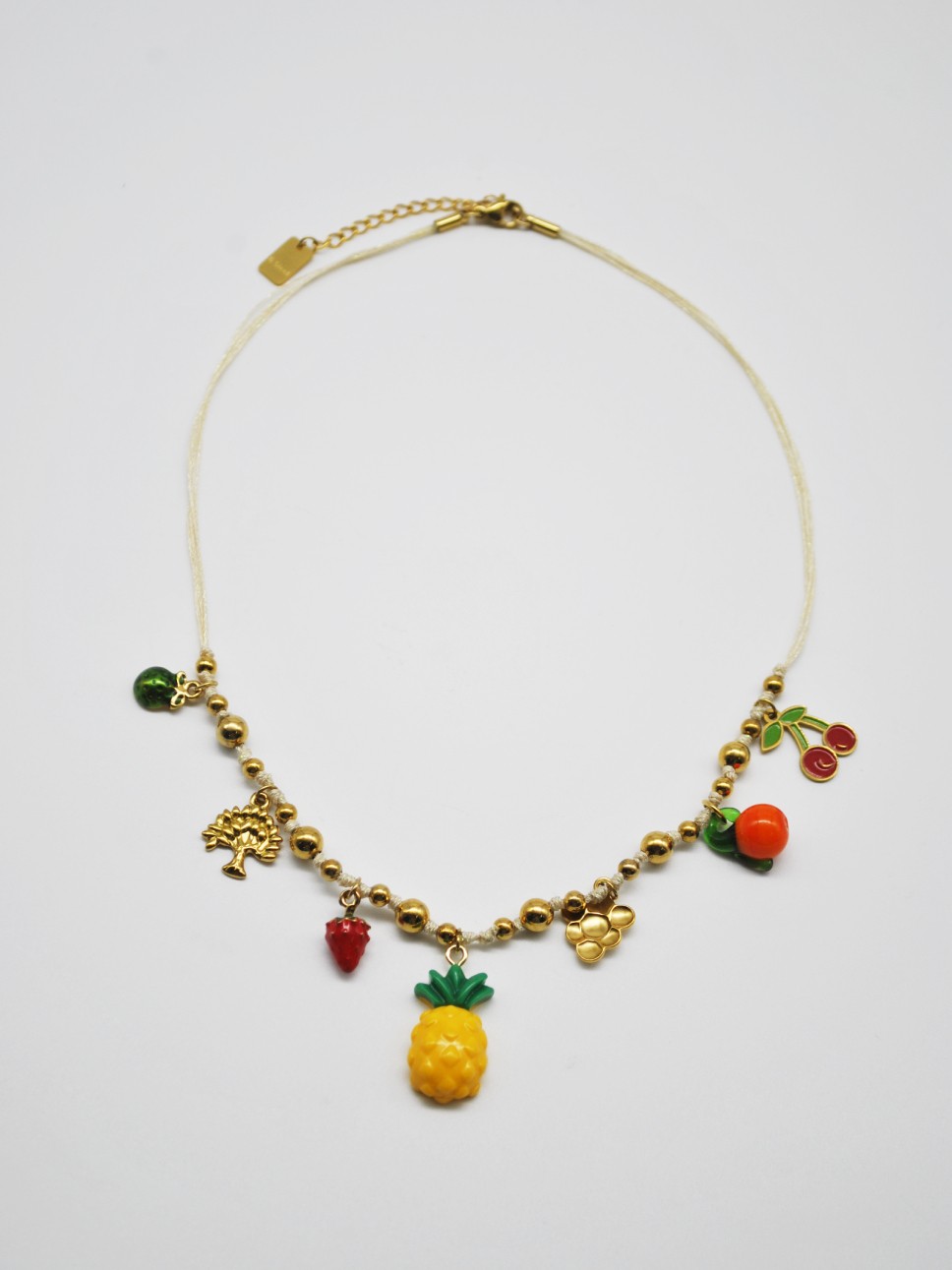 COLAR EM CORDÃO E PENDENTES DE FRUTAS COLAR EM CORDÃO E PENDENTES DE FRUTAS