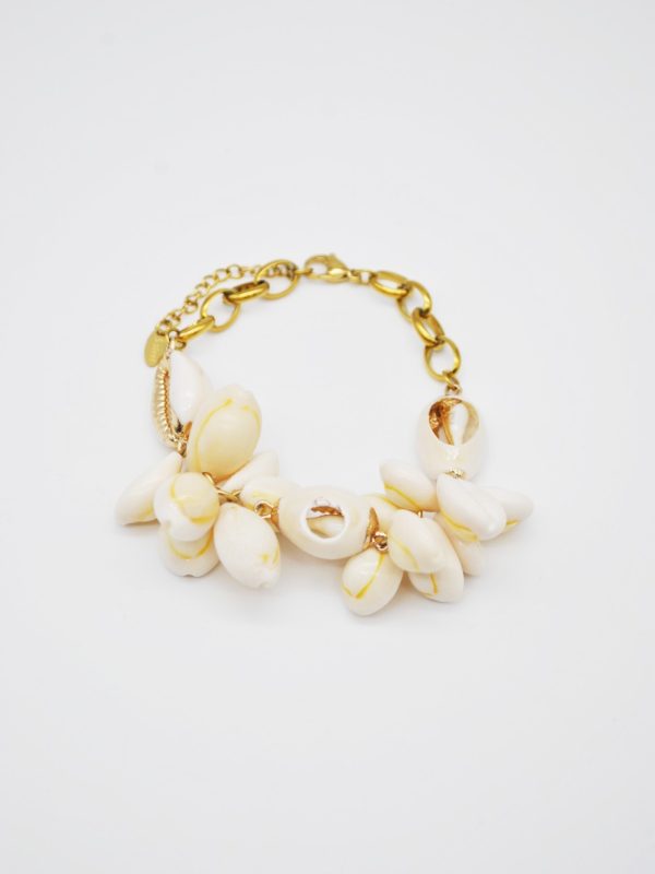 PULSEIRA COM PENDENTES DE CONCHAS