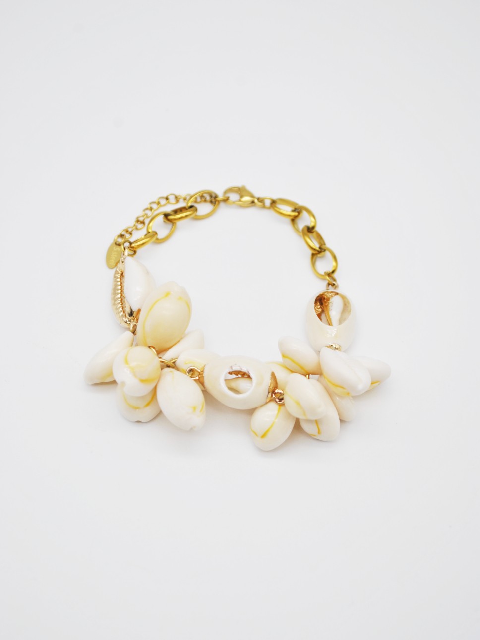 PULSEIRA COM PENDENTES DE CONCHAS PULSEIRA COM PENDENTES DE CONCHAS