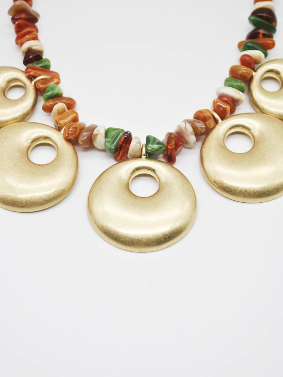 COLAR MAXI COM PEDRAS E PENDENTES COLAR MAXI COM PEDRAS E PENDENTES