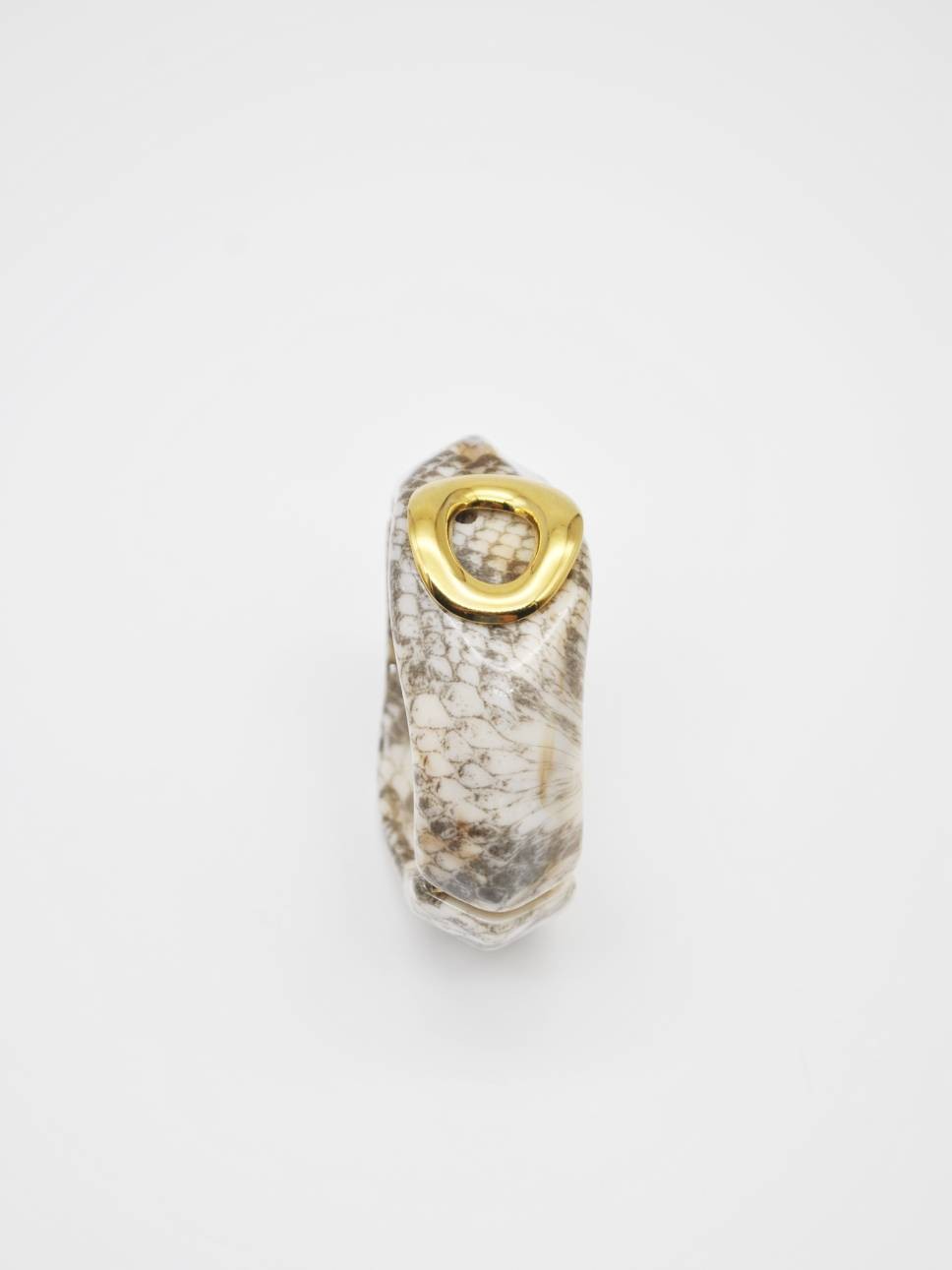 PULSEIRA RÍGIDA COM EFEITO PELE DE COBRA PULSEIRA RÍGIDA COM EFEITO PELE DE COBRA