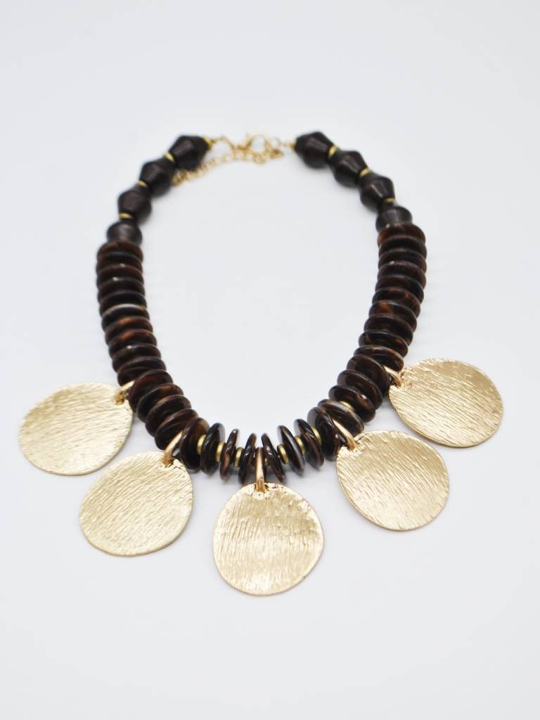 COLAR COM MEDALHÕES COLAR COM MEDALHÕES