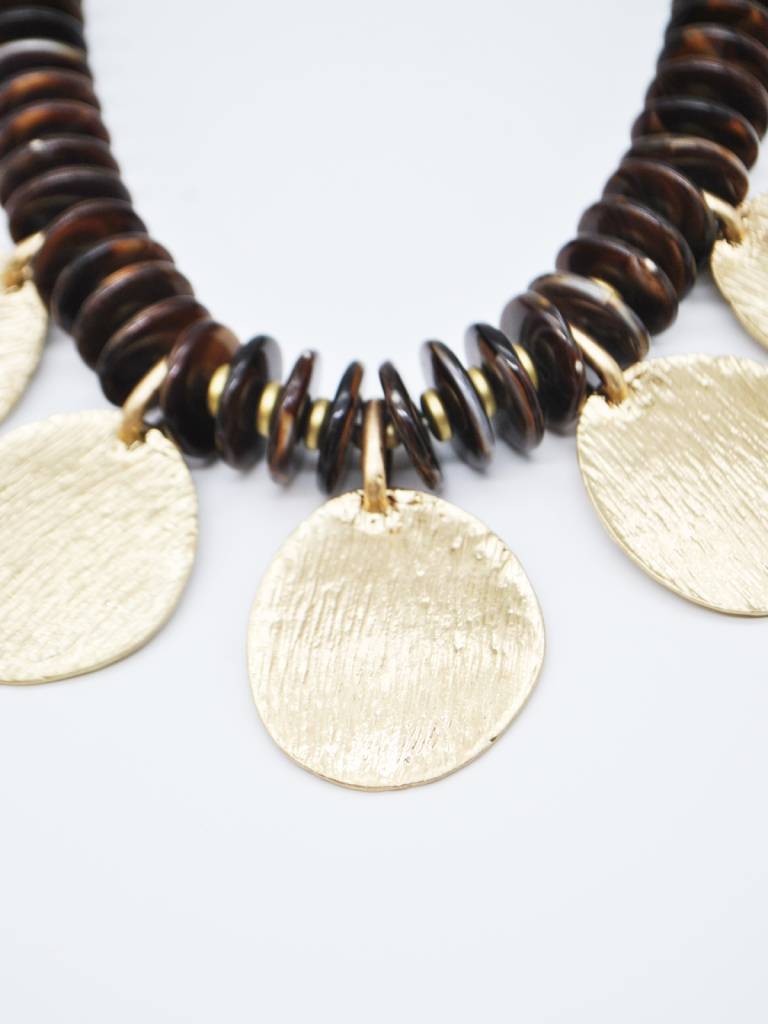 COLAR COM MEDALHÕES COLAR COM MEDALHÕES