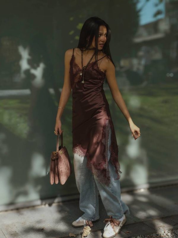 VESTIDO ASSIMÉTRICO ACETINADO COM RENDA