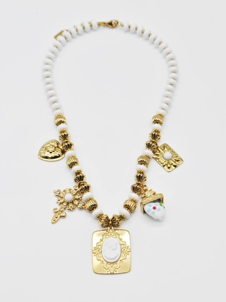 COLAR DOURADO COM PENDENTES COLAR DOURADO COM PENDENTES