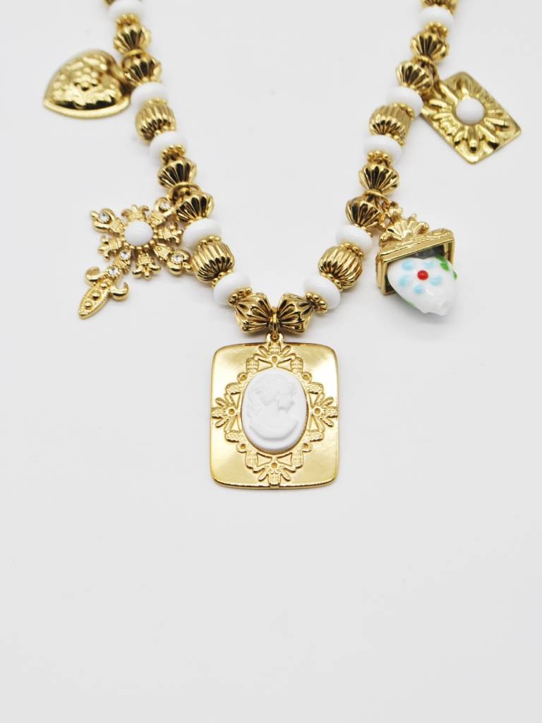 COLAR DOURADO COM PENDENTES COLAR DOURADO COM PENDENTES