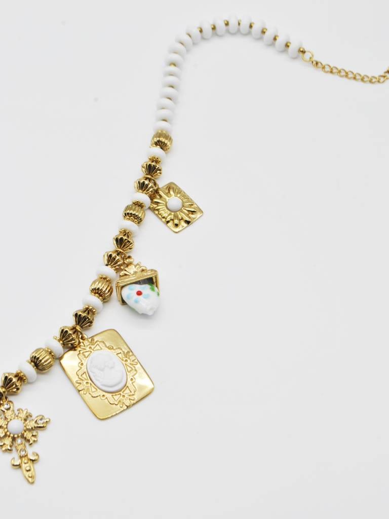 COLAR DOURADO COM PENDENTES COLAR DOURADO COM PENDENTES