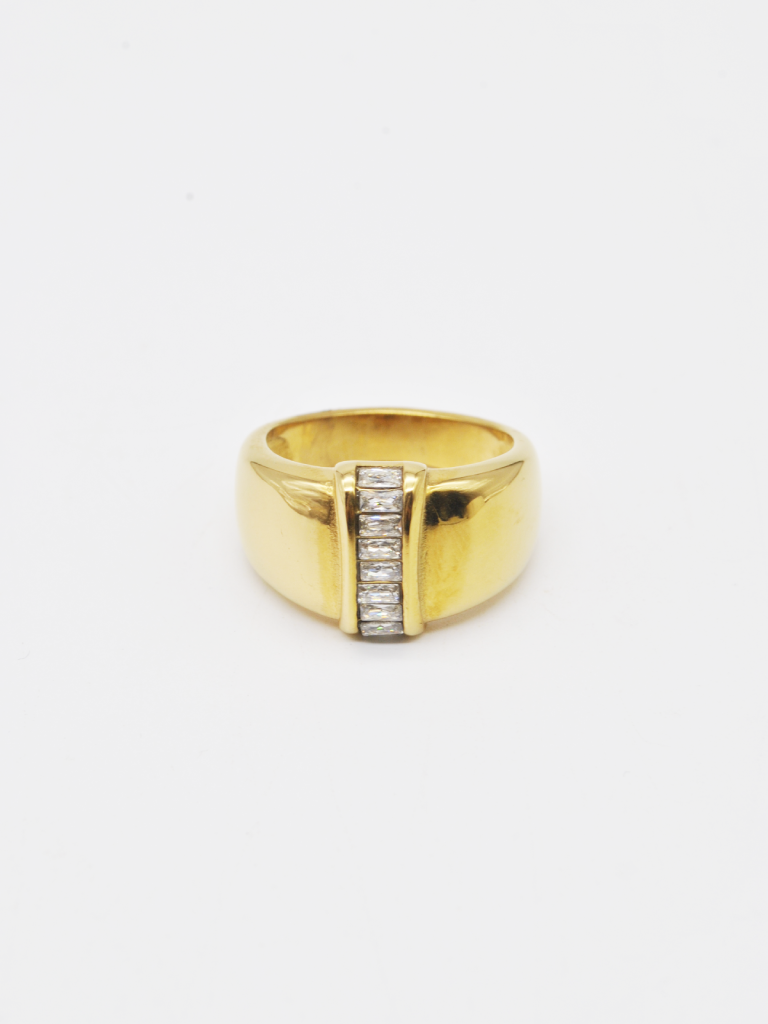ANEL DOURADO COM BRILHANTES ANEL DOURADO COM BRILHANTES