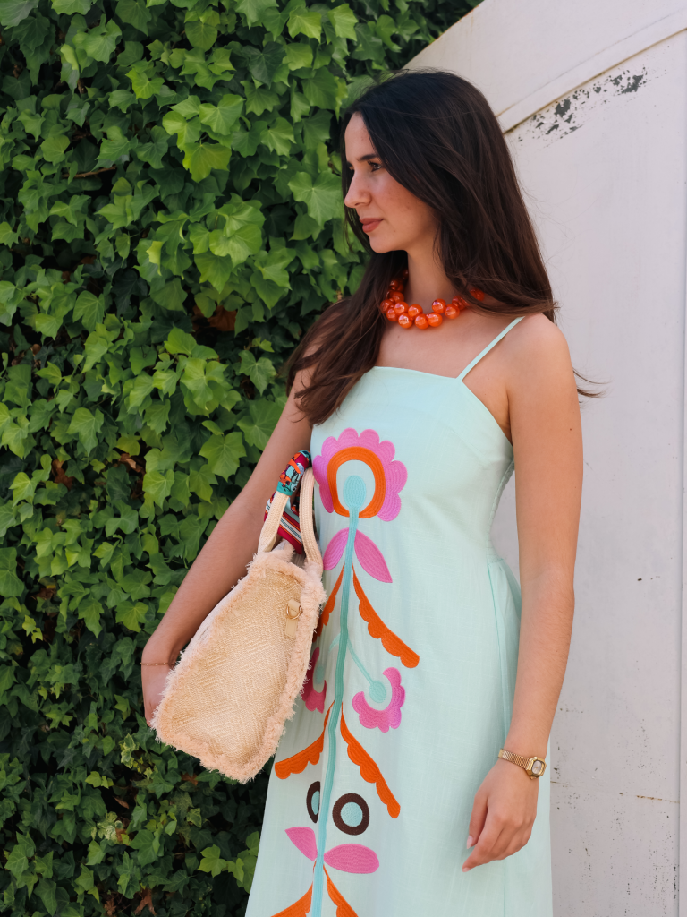 VESTIDO MIDI COM BORDADO VESTIDO MIDI COM BORDADO
