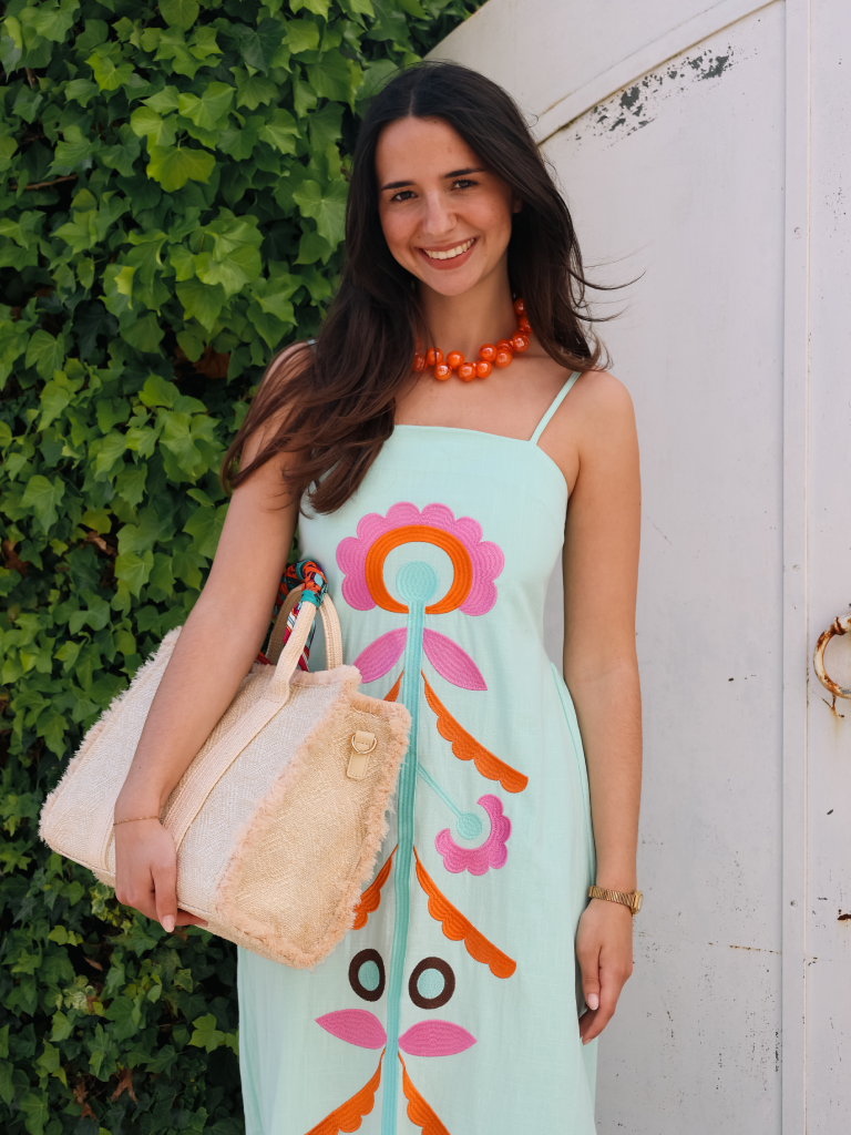 VESTIDO MIDI COM BORDADO VESTIDO MIDI COM BORDADO
